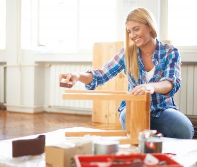 Usuwanie powłok lakierniczych z drewna