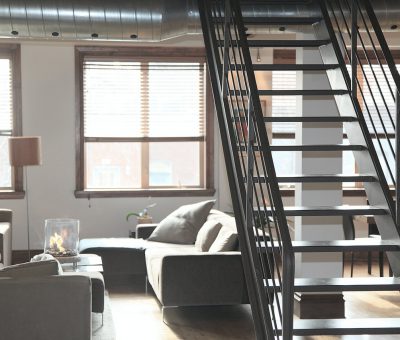 Modułowe schody metalowe – uniwersalne rozwiązanie